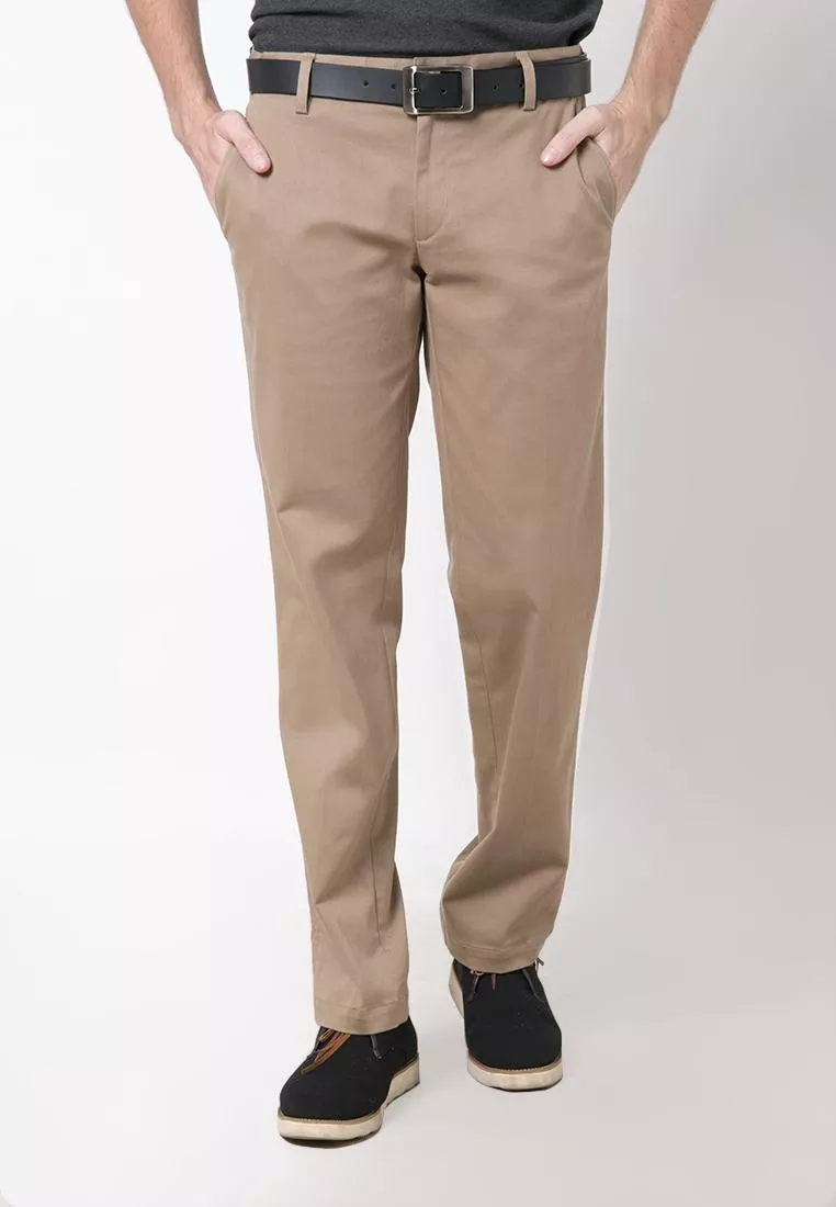 Style Celana Chino 10 Rekomendasi Merk Celana Chino Pants Casual Pria Terbaik