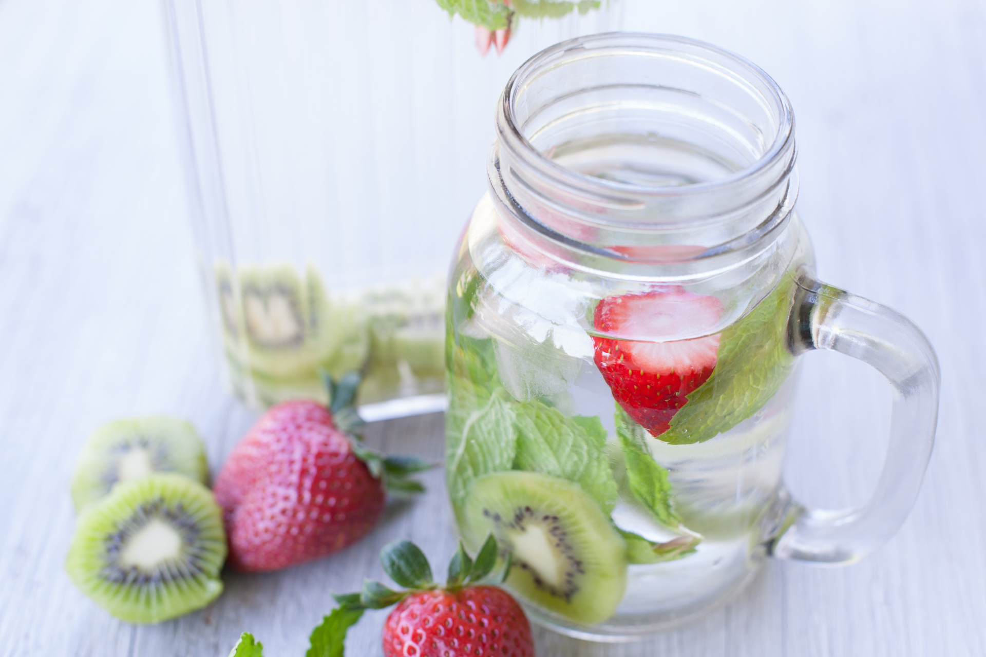 infused water strawberry kiwi